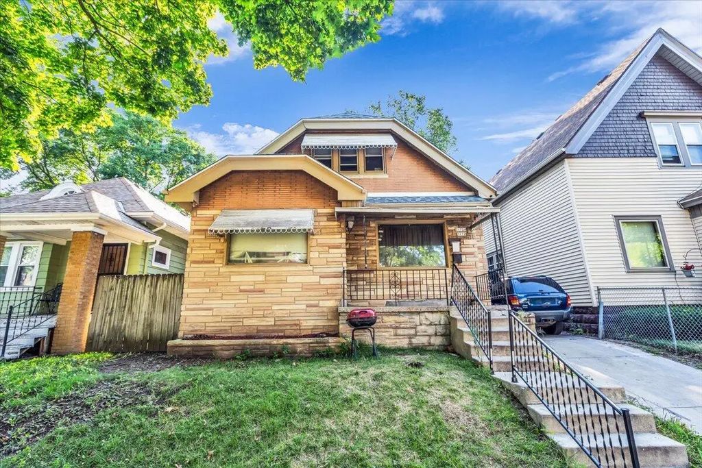 3172 N 30th St, Milwaukee