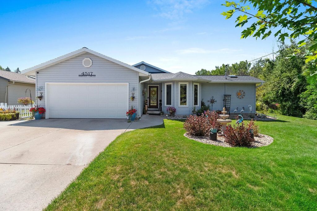 4517 Harvest Cir, Manitowoc