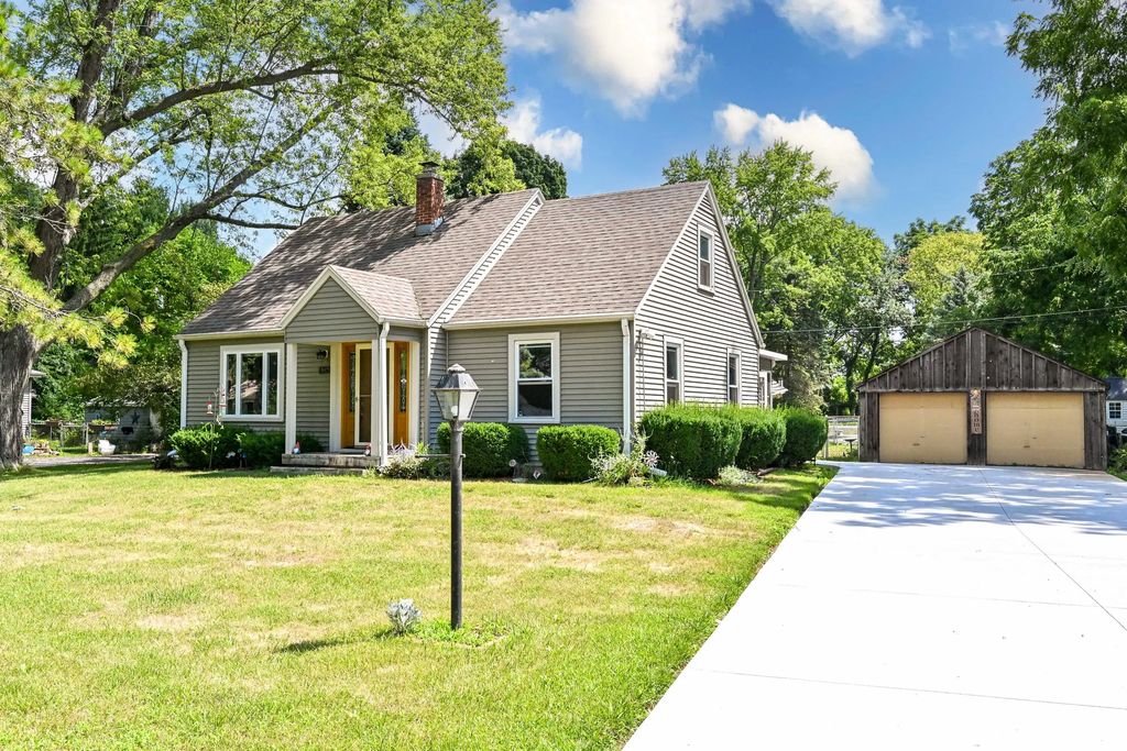 136 N 123rd St, Wauwatosa