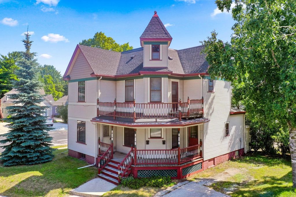 635 N Water St, Manitowoc