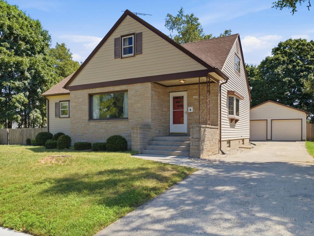 1605 S 18th St, Manitowoc