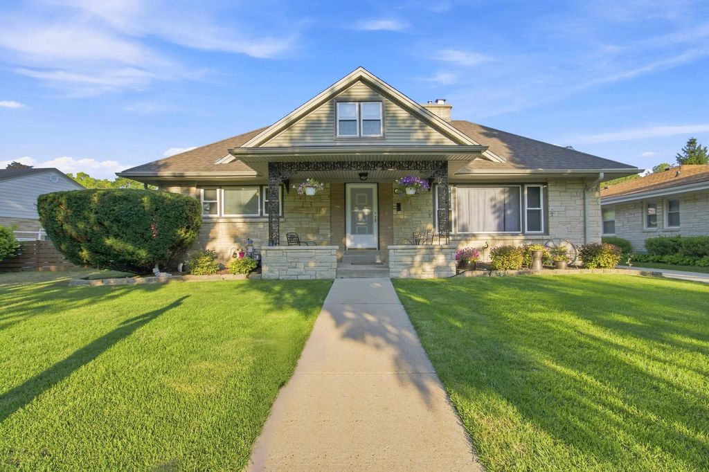 10727 W Grantosa Dr, Wauwatosa
