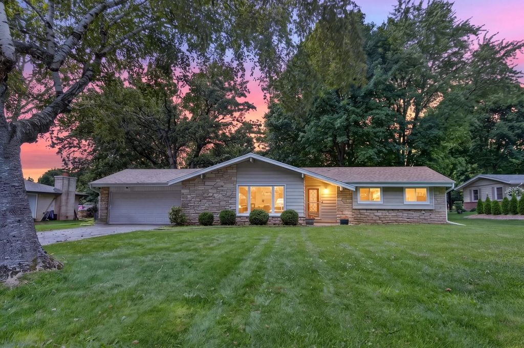 3830 Lakeview Dr, Mount Pleasant