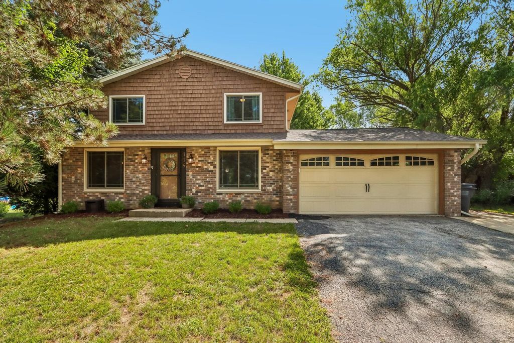 114 Gordon Ct, Mukwonago