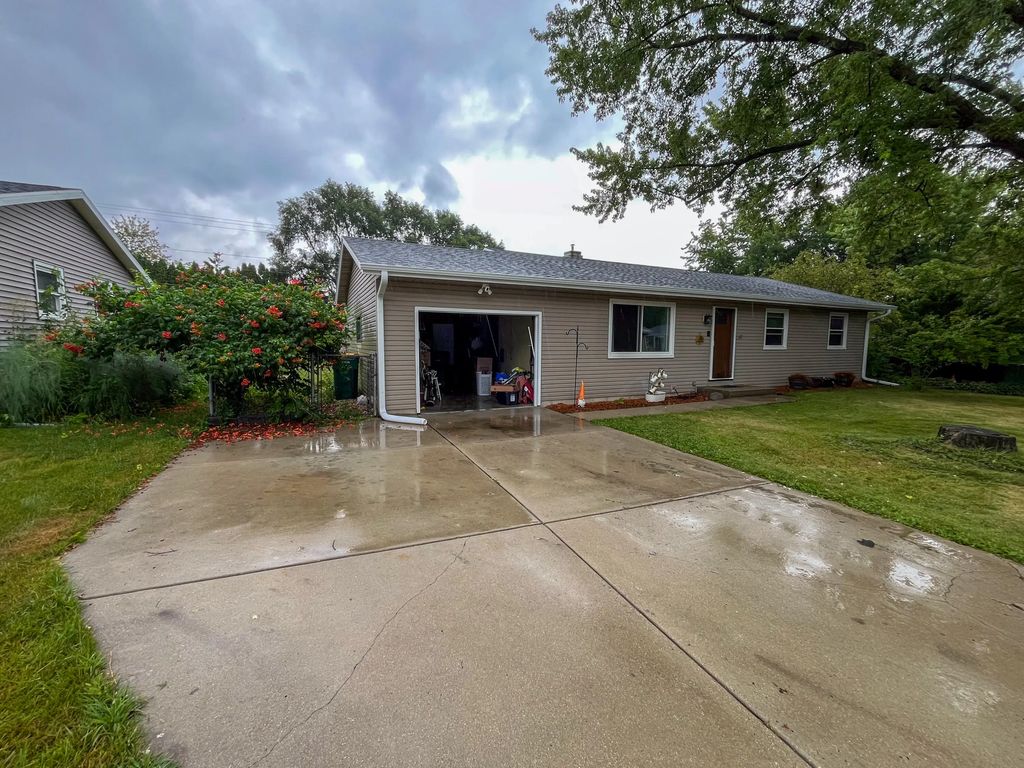 36 Edward Ave, Edgerton