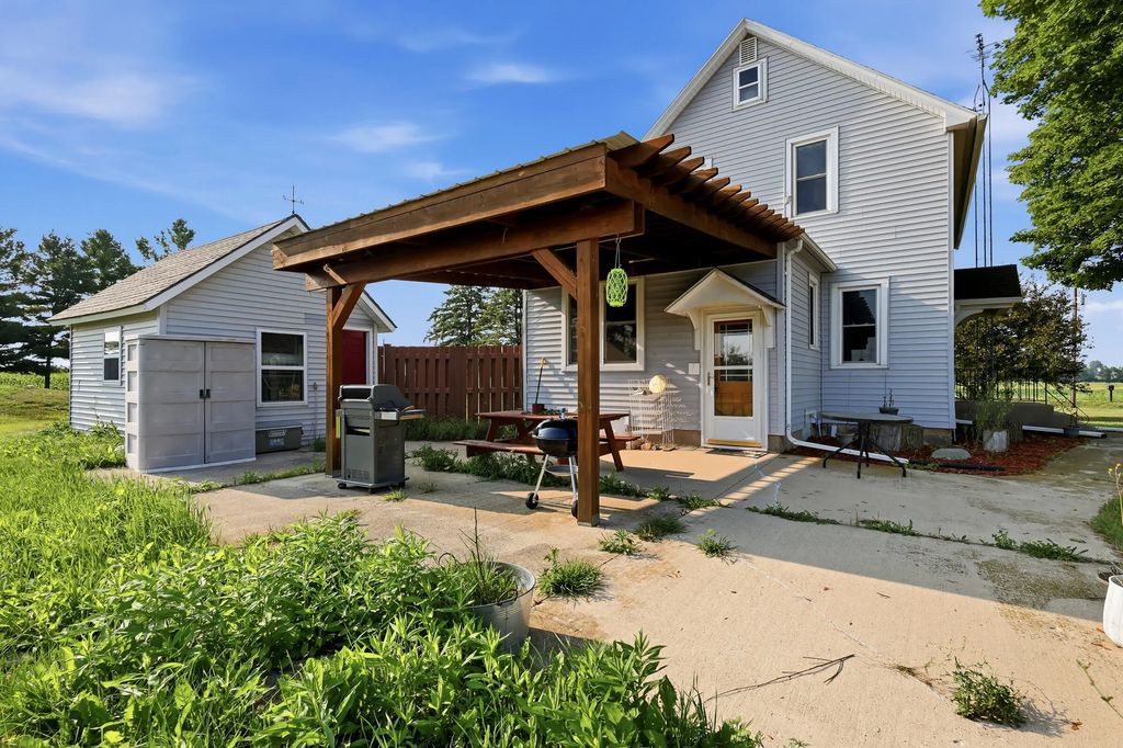 9817 Old 151 Rd, Manitowoc Rapids