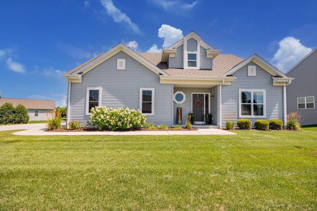 221 Arbor Point Ave, West Bend