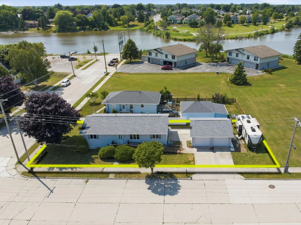 2702 Wilson St, Two Rivers