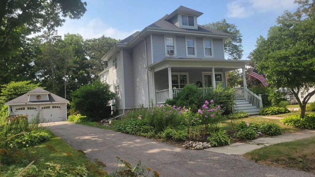 303 S Washington St, Lake Mills