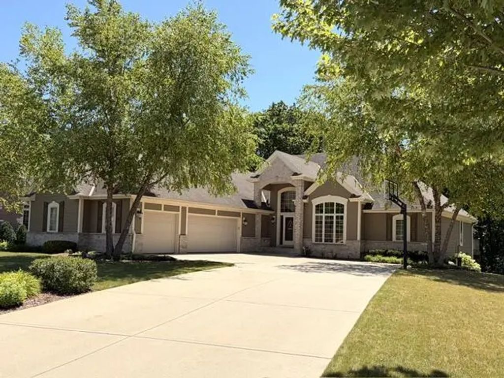S67w17763 Copper Oaks Ct, Muskego
