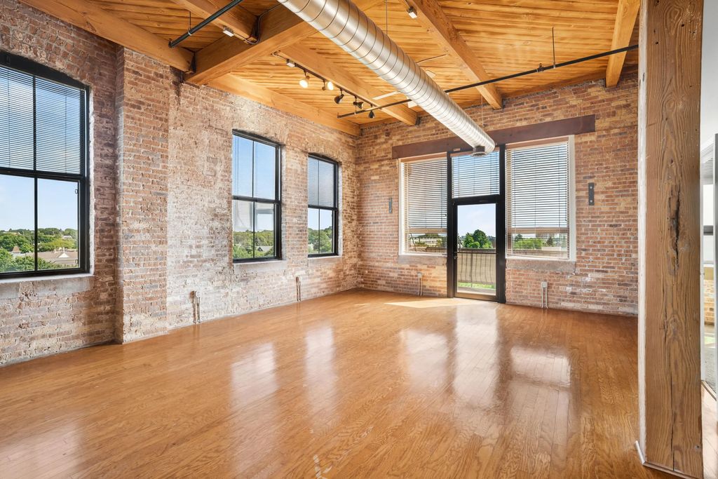 234 E Reservoir Ave 607, Milwaukee