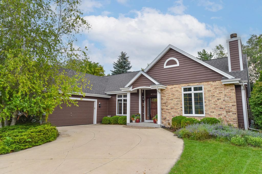 W71n428 Mulberry Ave, Cedarburg