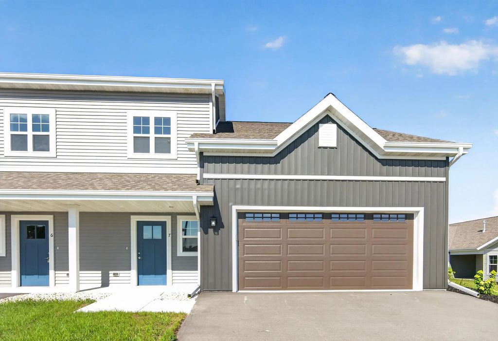 1675 Reigle Dr 7, Kewaskum