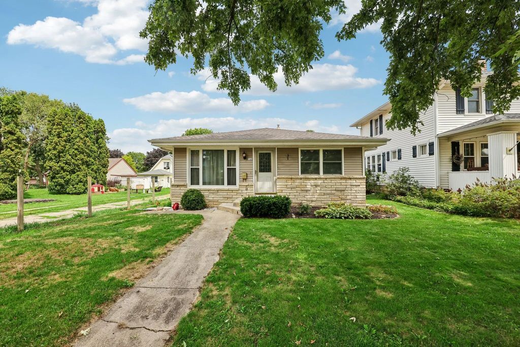 146 Harrison Ave, Waukesha