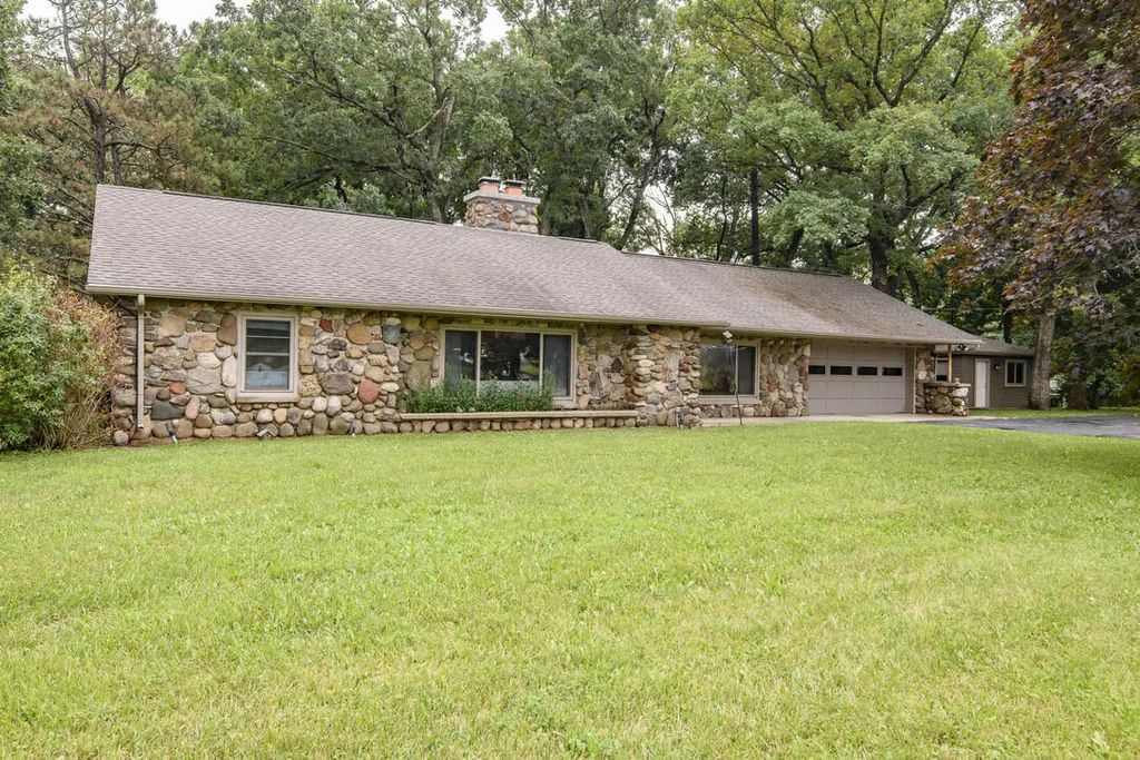 W195s9804 Racine Ave, Muskego