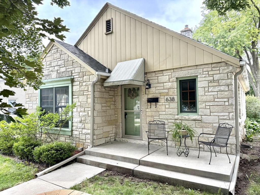638 N Hine Ave, Waukesha