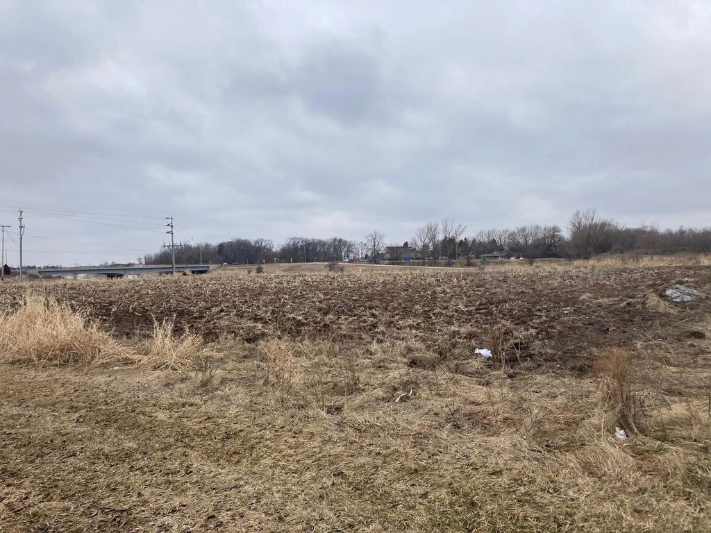 350 E Seven Hills Rd, Port Washington