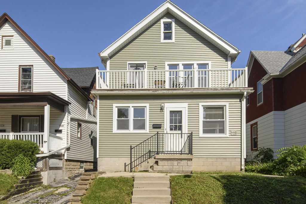 1428 S 79th St, West Allis