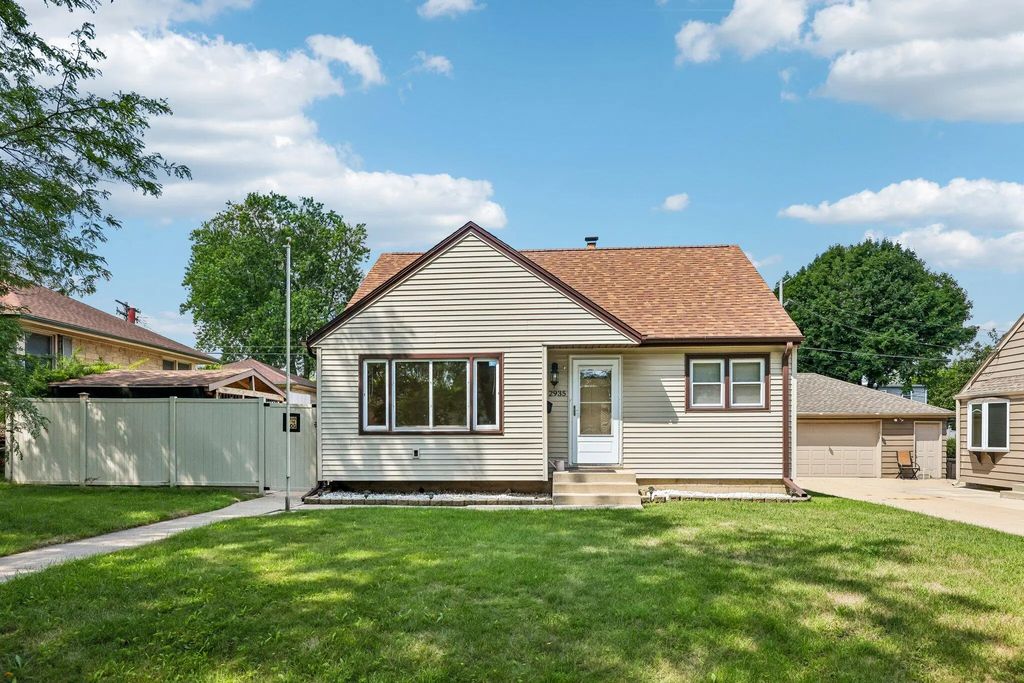 2935 S 93rd St, West Allis