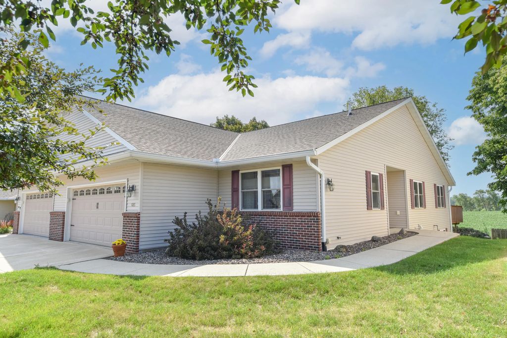 615 Ne Shna Bek Trl 9, Kewaskum