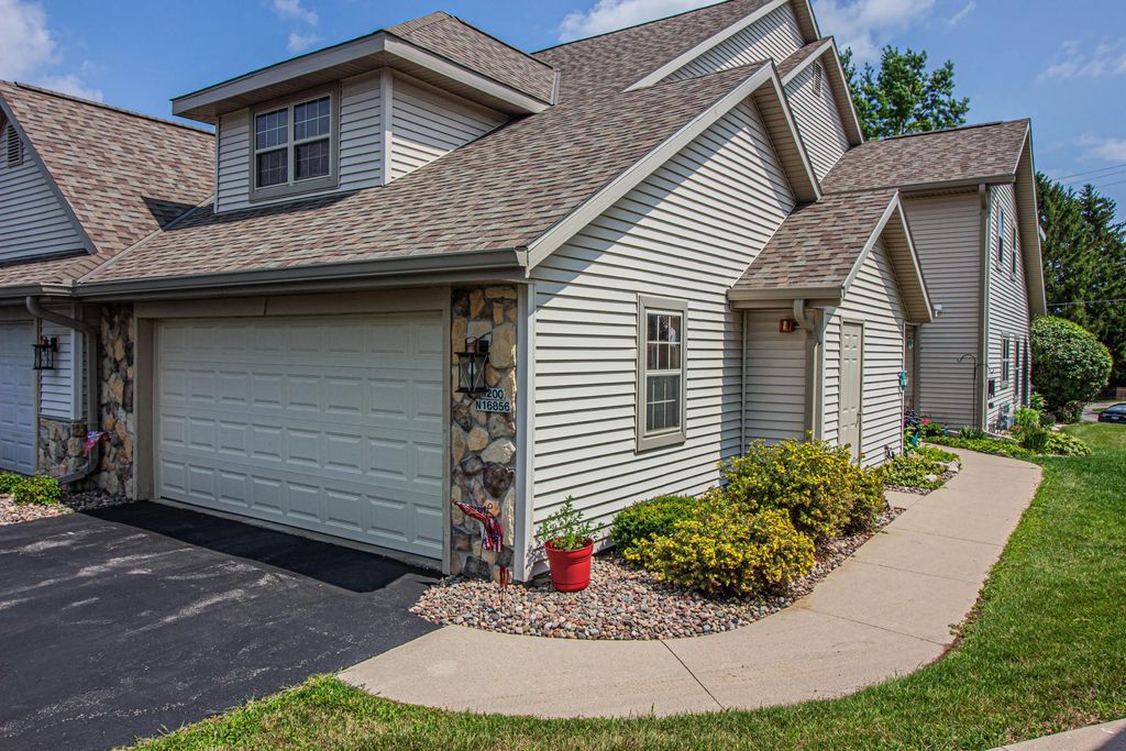 W200n16856 Park Ct 4, Jackson