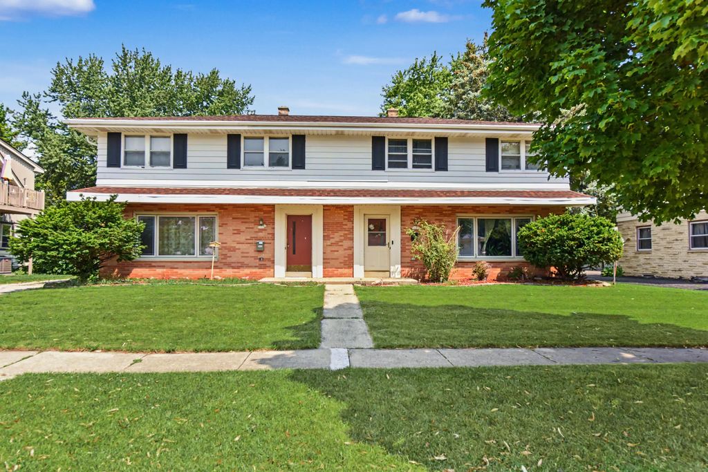 5111 Maplewood Dr 5113, Greendale