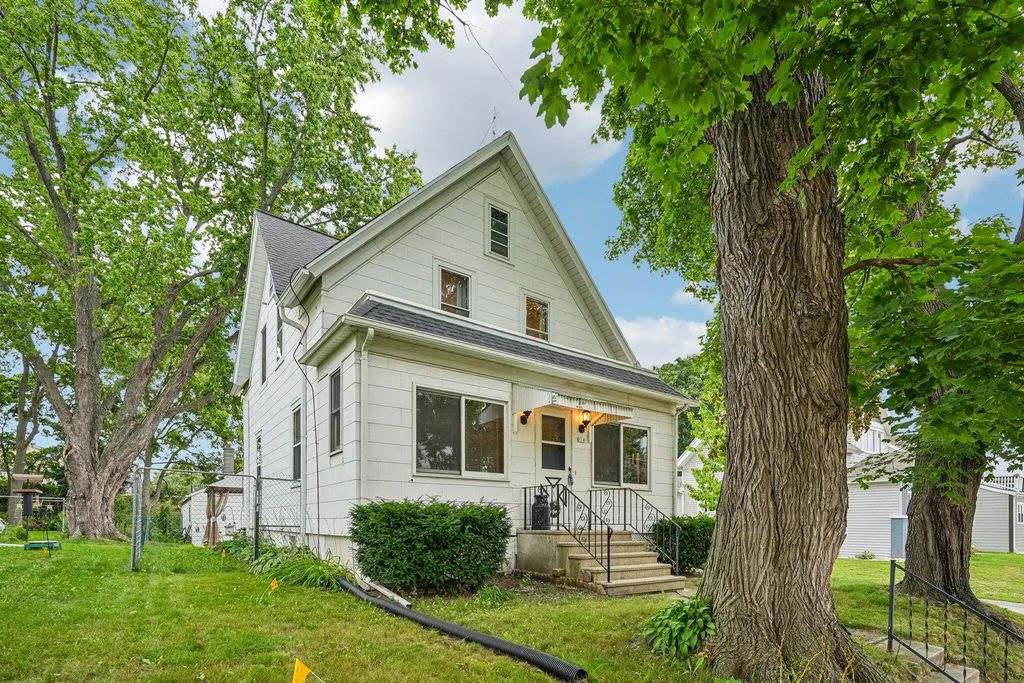 118 S Milwaukee St, Fredonia
