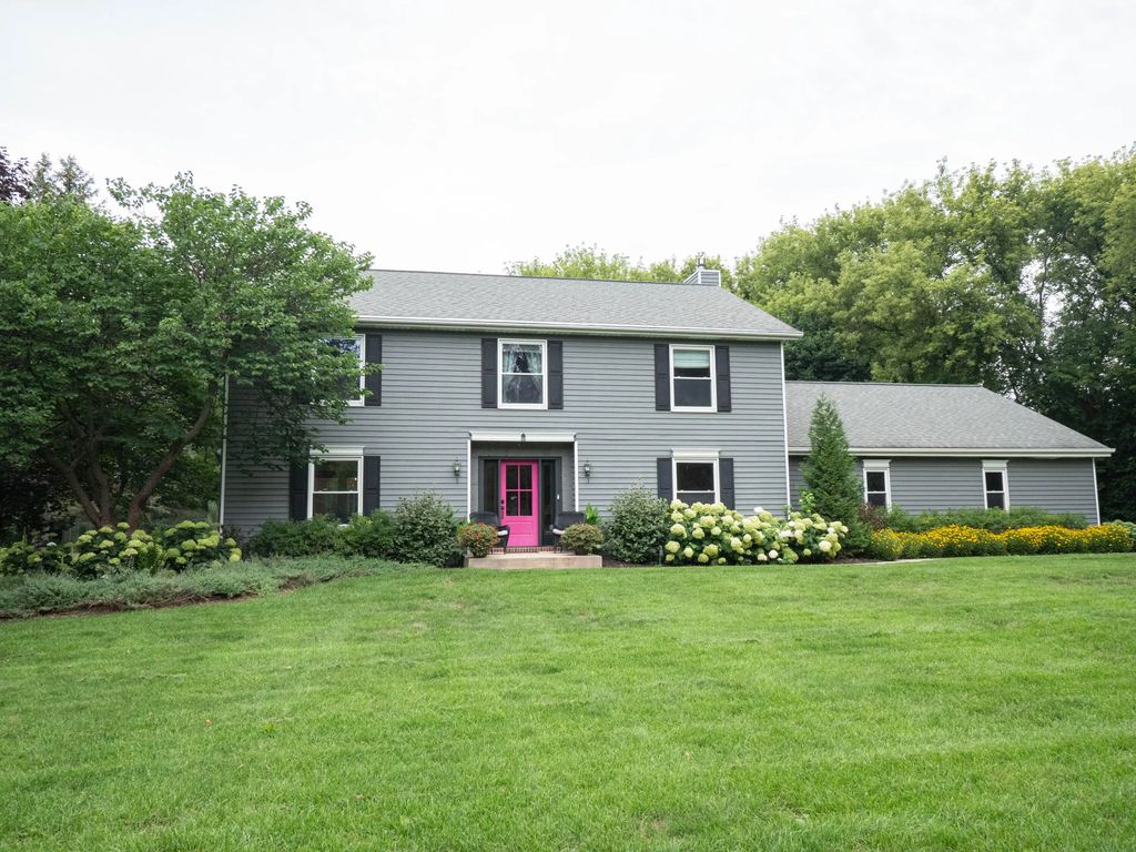 3434 George Ct, West Bend