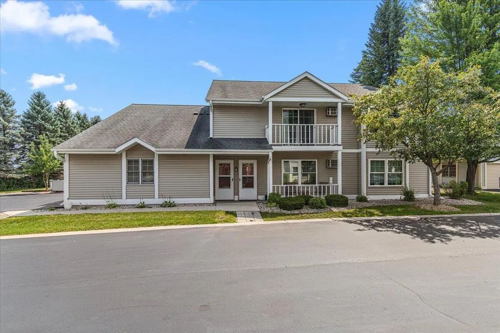 631 Barrington Ct A, West Bend