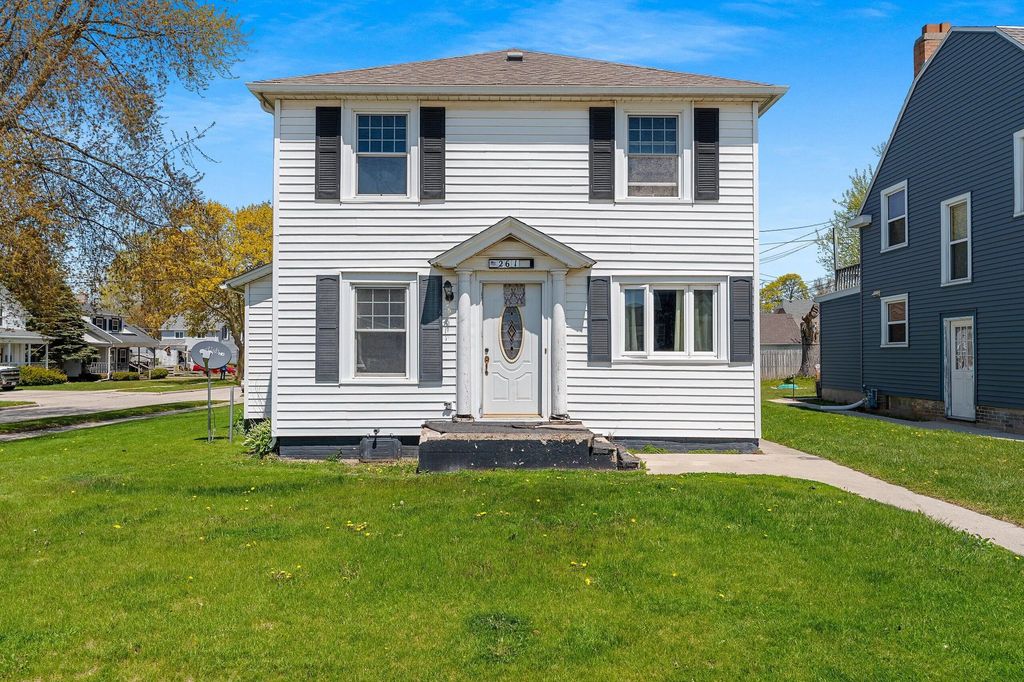 2616 Meadow Ln, Manitowoc