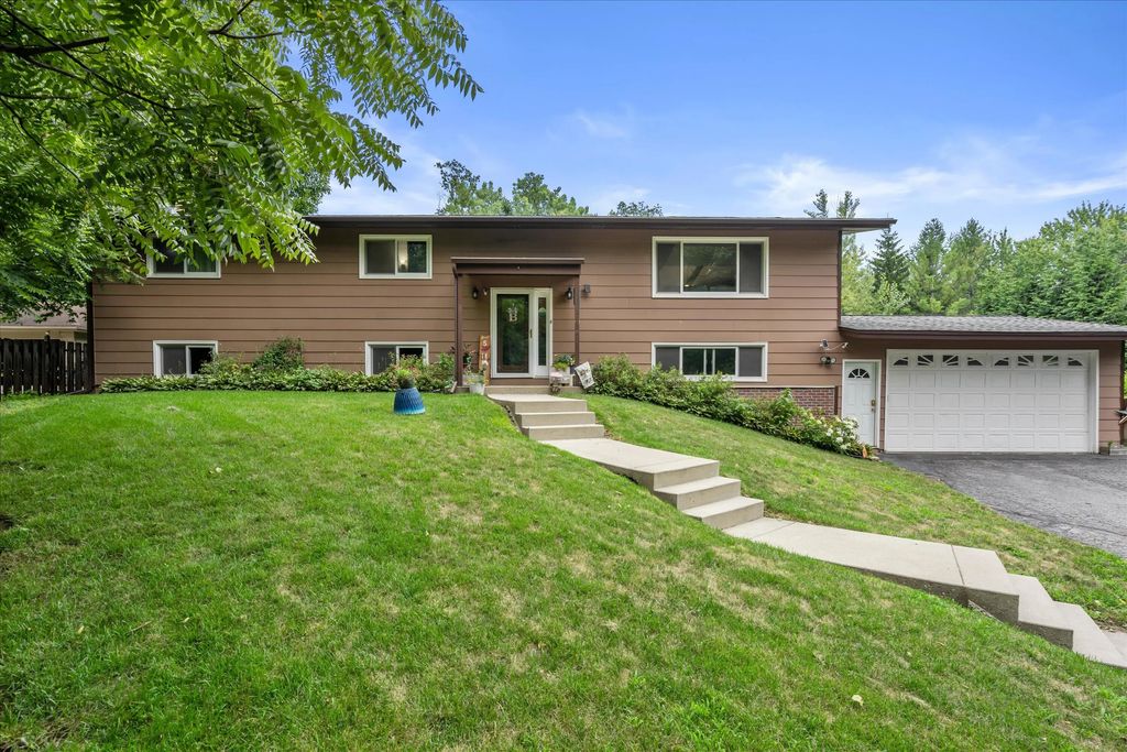 W153n9940 Neptune Dr, Germantown