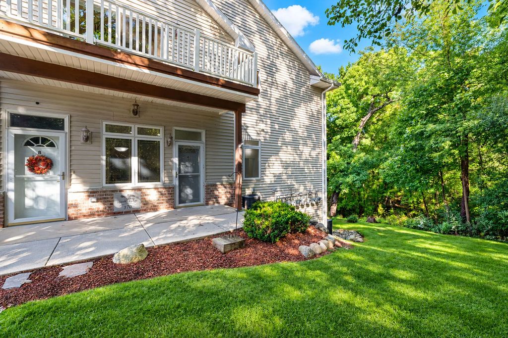 370 E Veterans Way 4, Mukwonago