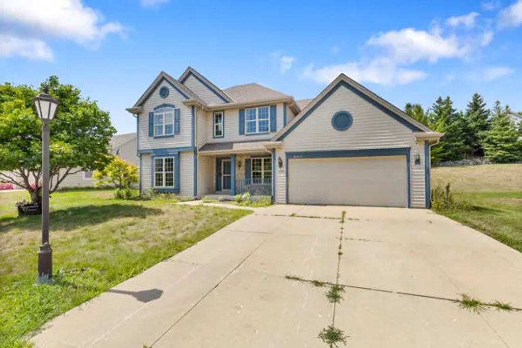1678 Hunter Rd, Waukesha