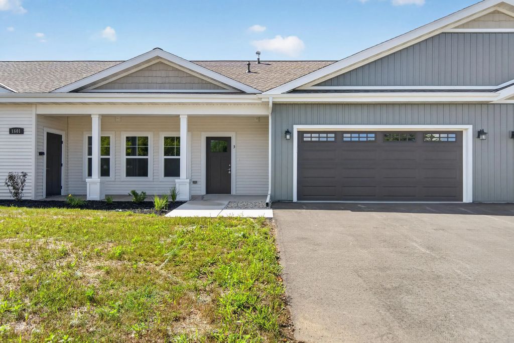 1601 Wildlife Dr 3, Kewaskum