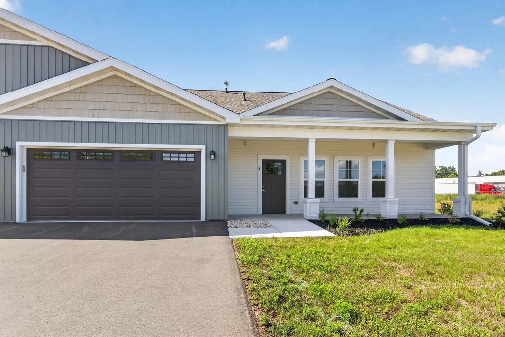 1601 Wildlife Dr 4, Kewaskum