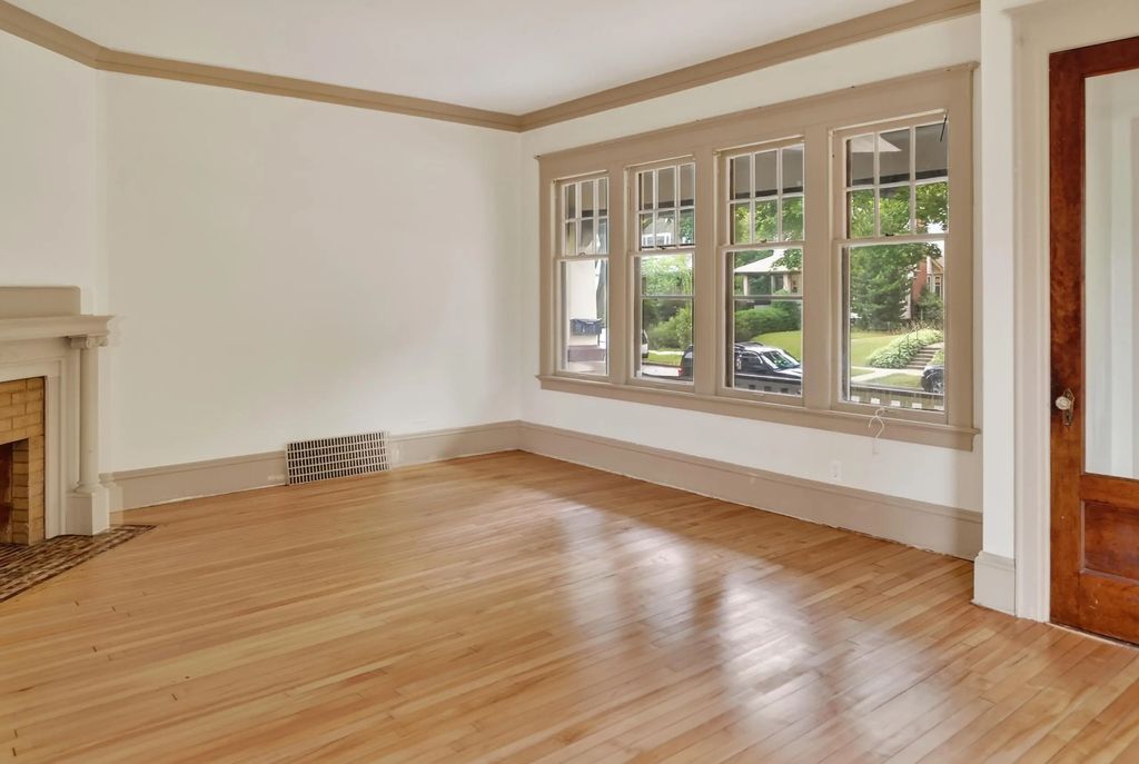 2951 N Farwell Ave 2953, Milwaukee
