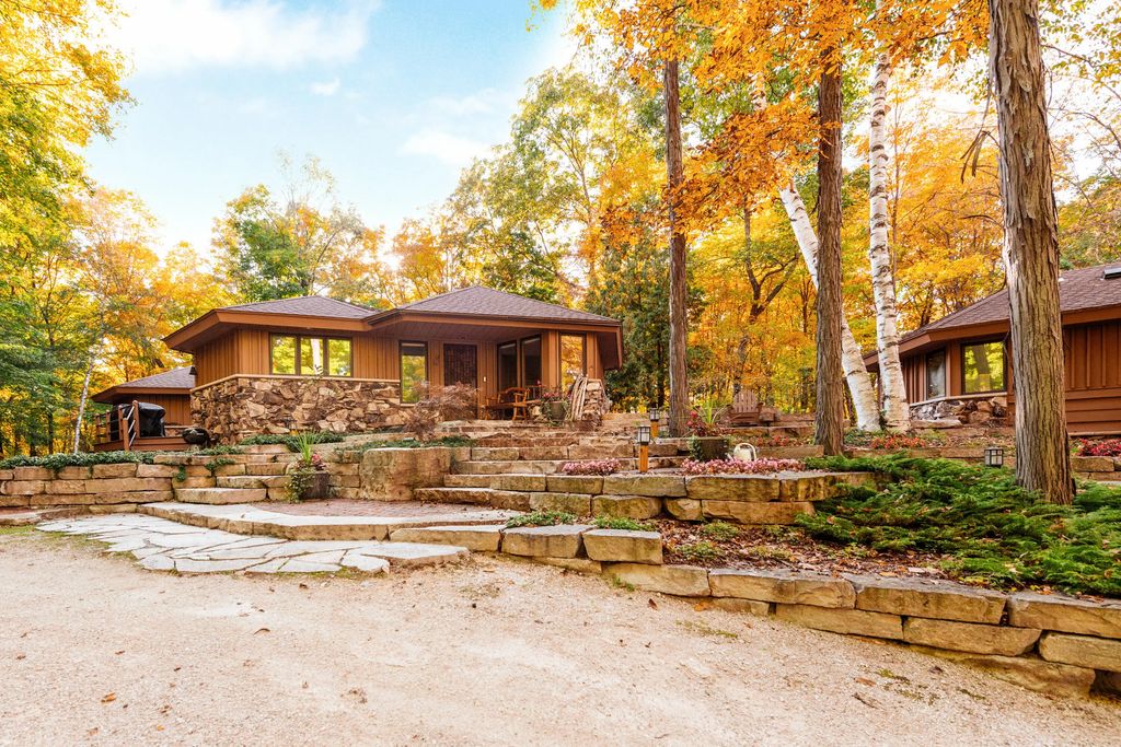 2775 E Moraine Dr, Kewaskum
