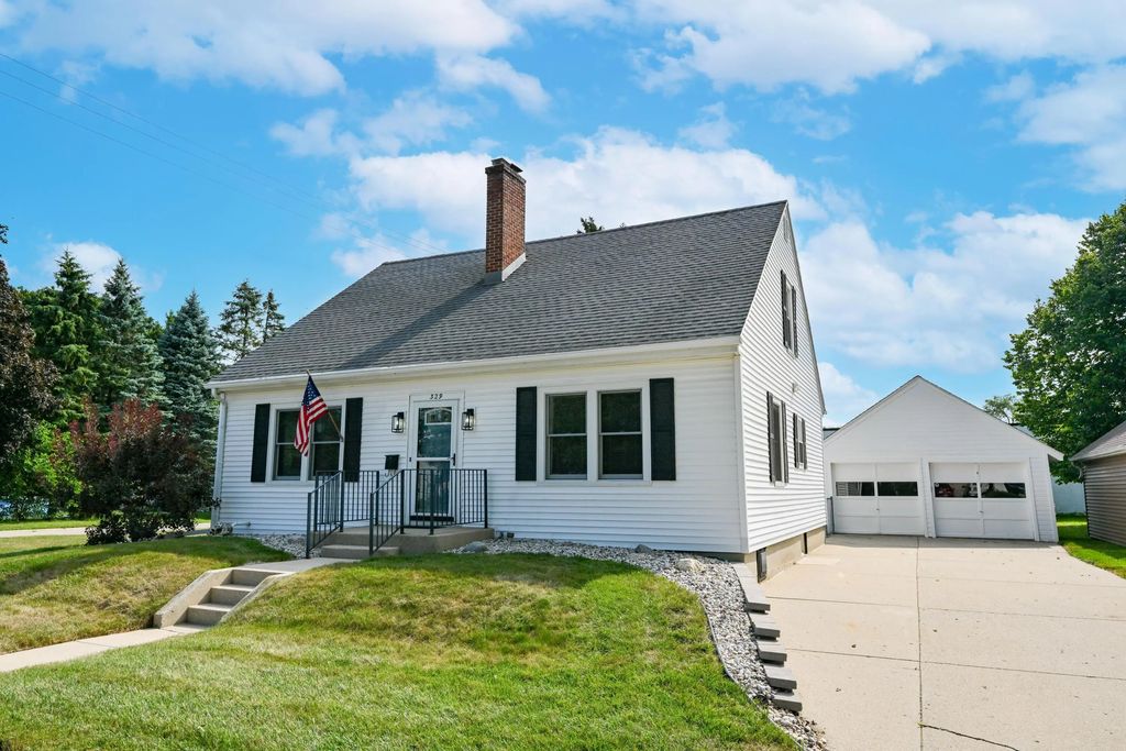 329 N Broad St, Elkhorn
