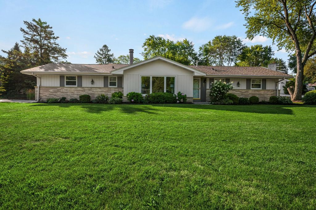 3440 Sleepy Hollow Ln, Brookfield
