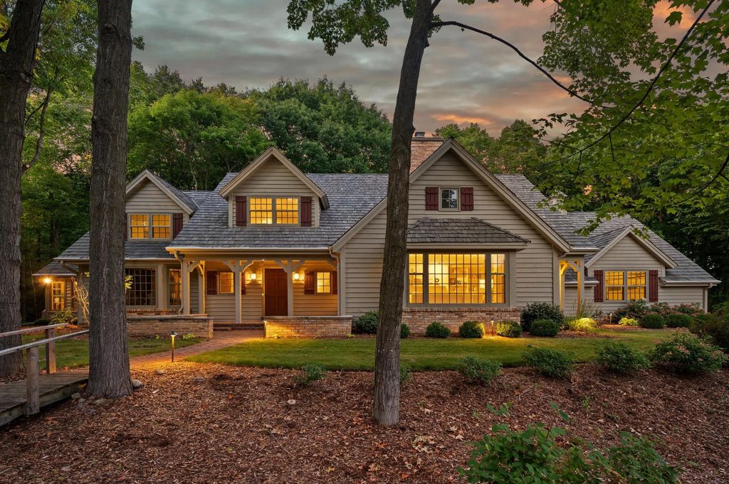 1520 W Manor Ln, River Hills