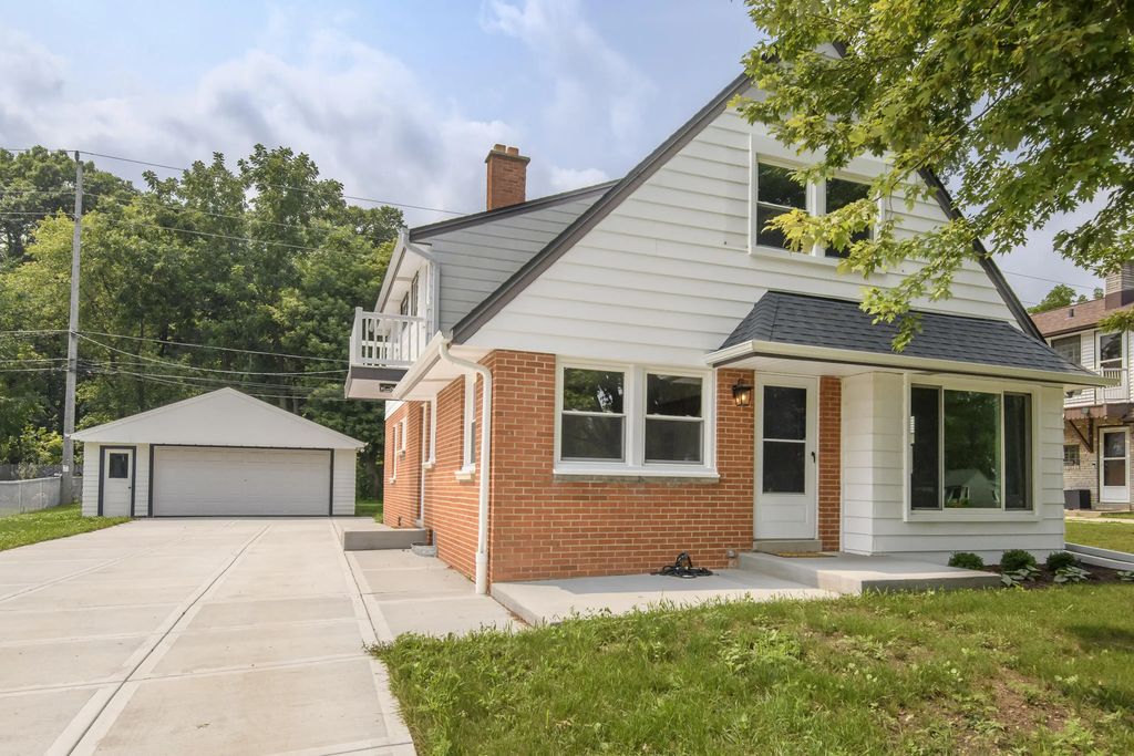 3708 9th Ave, South Milwaukee