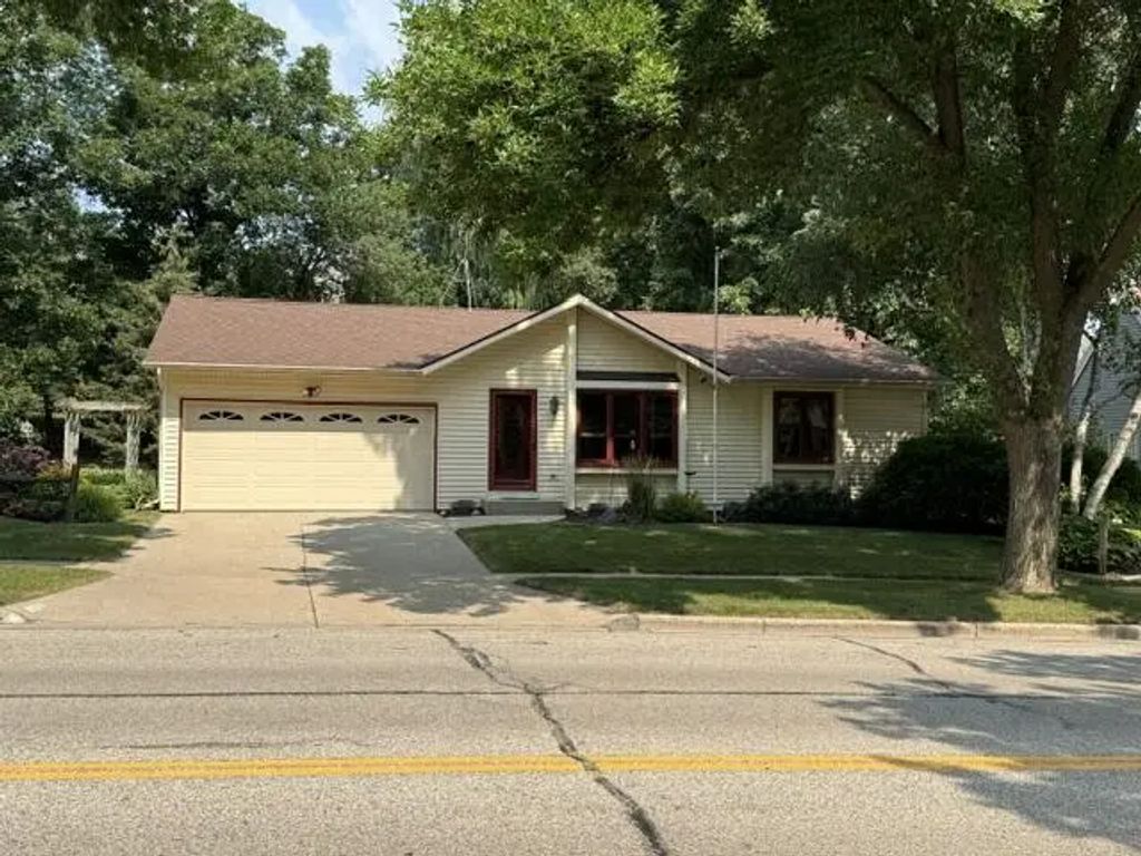 310 S Grandview Blvd, Waukesha
