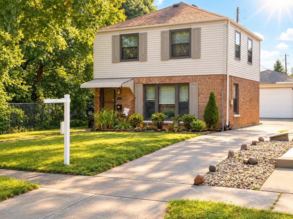 1616 E Eden Pl, Saint Francis