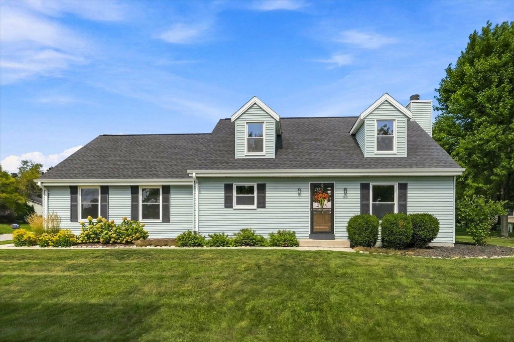 540 W Norport Dr, Port Washington