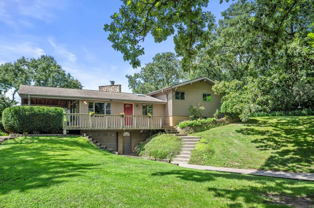 126 E Oak Crest Dr, Wales