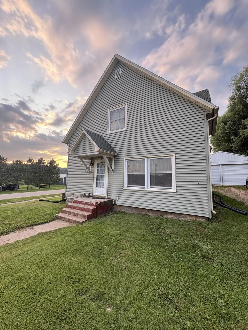104 E Harrison St, Viola