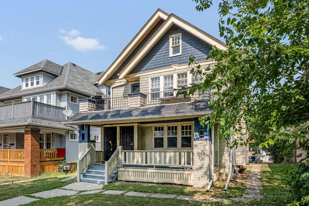2828 N 49th St 2830, Milwaukee