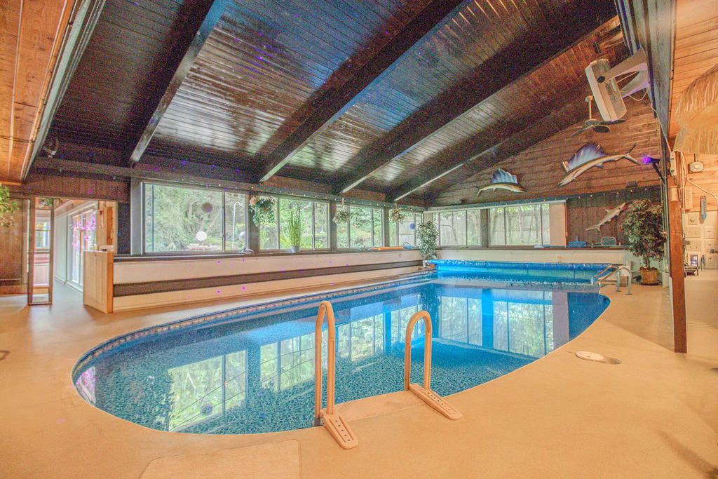 W152n7406 Westwood Dr, Menomonee Falls