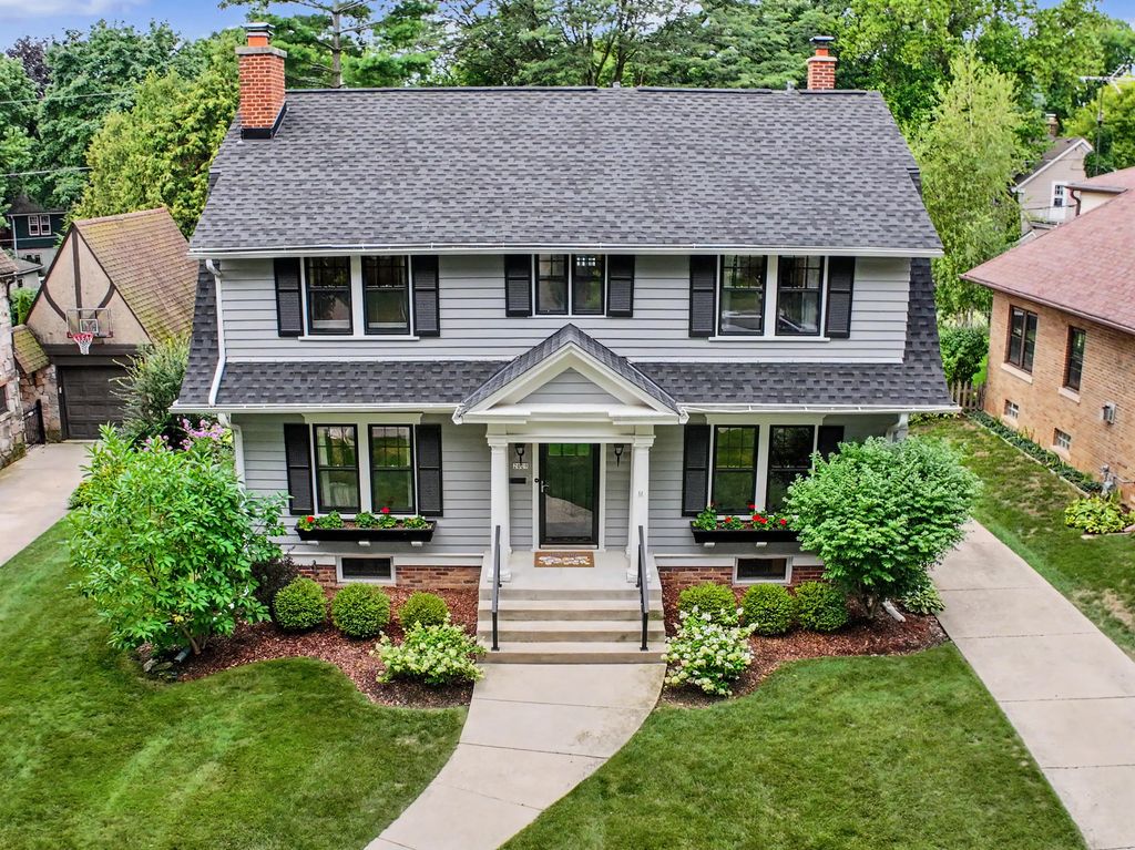 2029 Underwood Ave, Wauwatosa