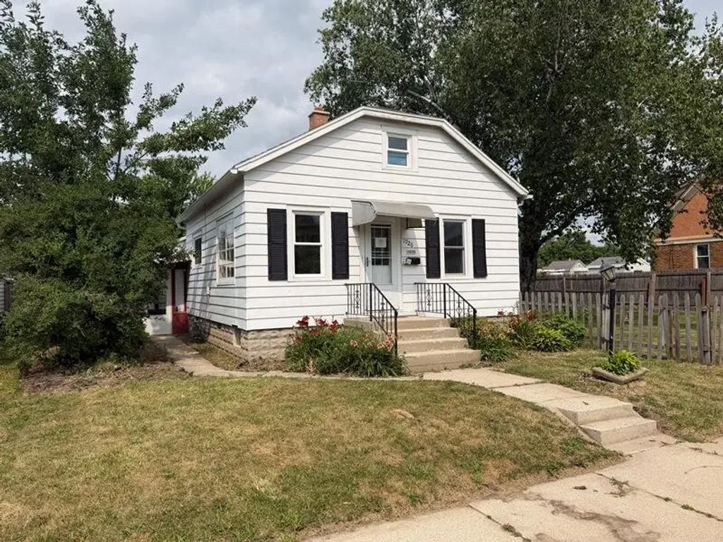 1926 S 16th St, Sheboygan